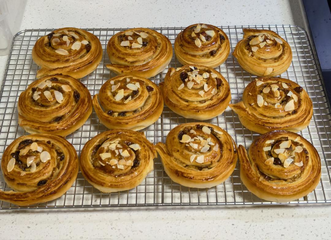 丹麦杏仁提子肉桂卷