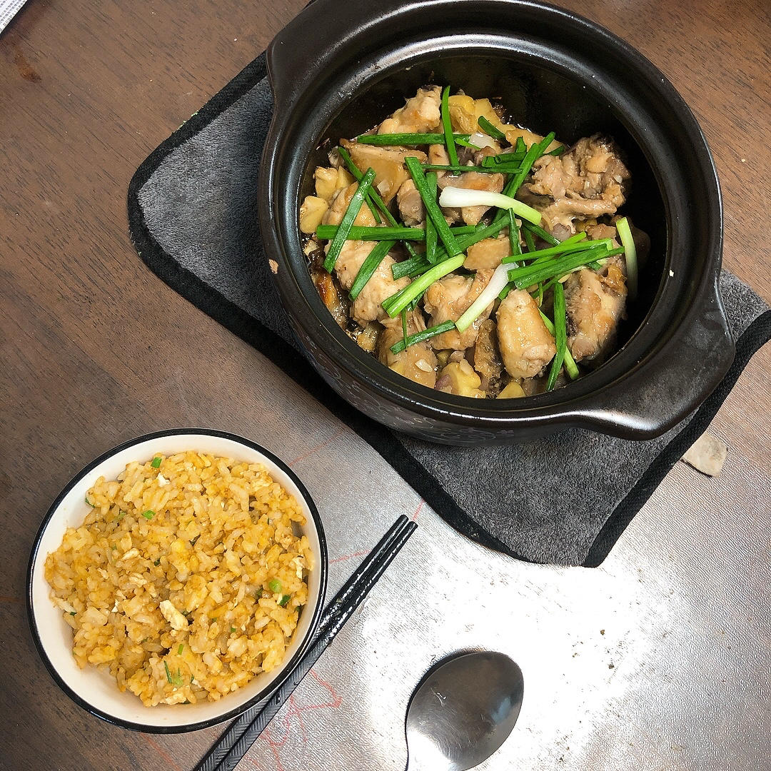 啫啫鸡煲，干香、滑嫩，热辣辣