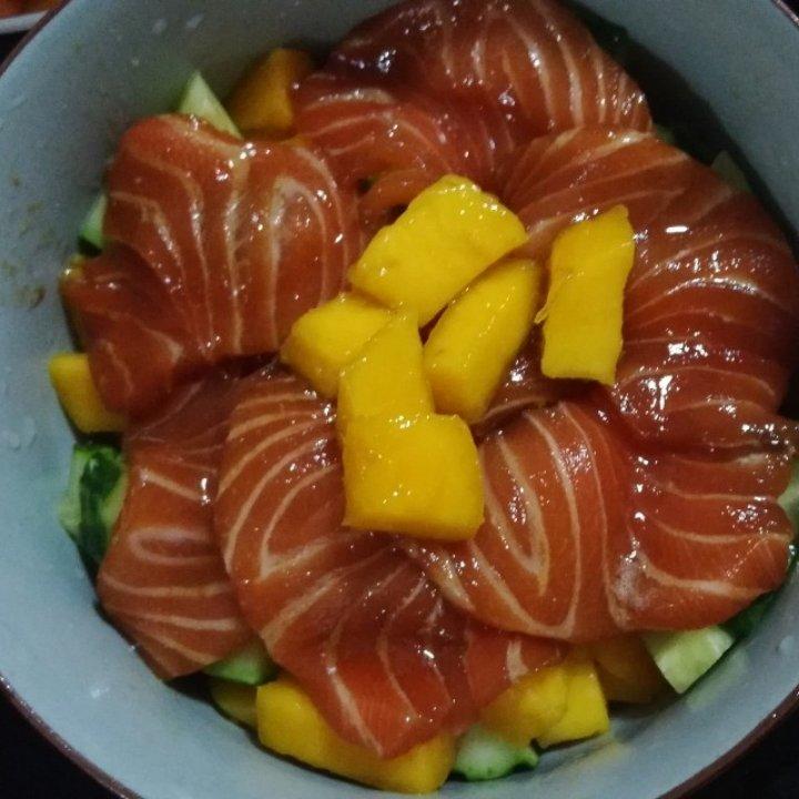 日式三文鱼温泉蛋盖饭