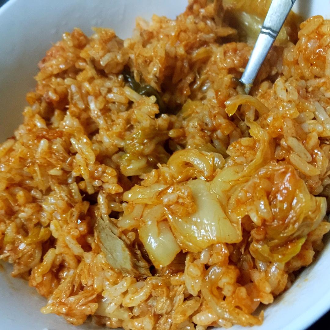 金枪鱼泡菜炒饭