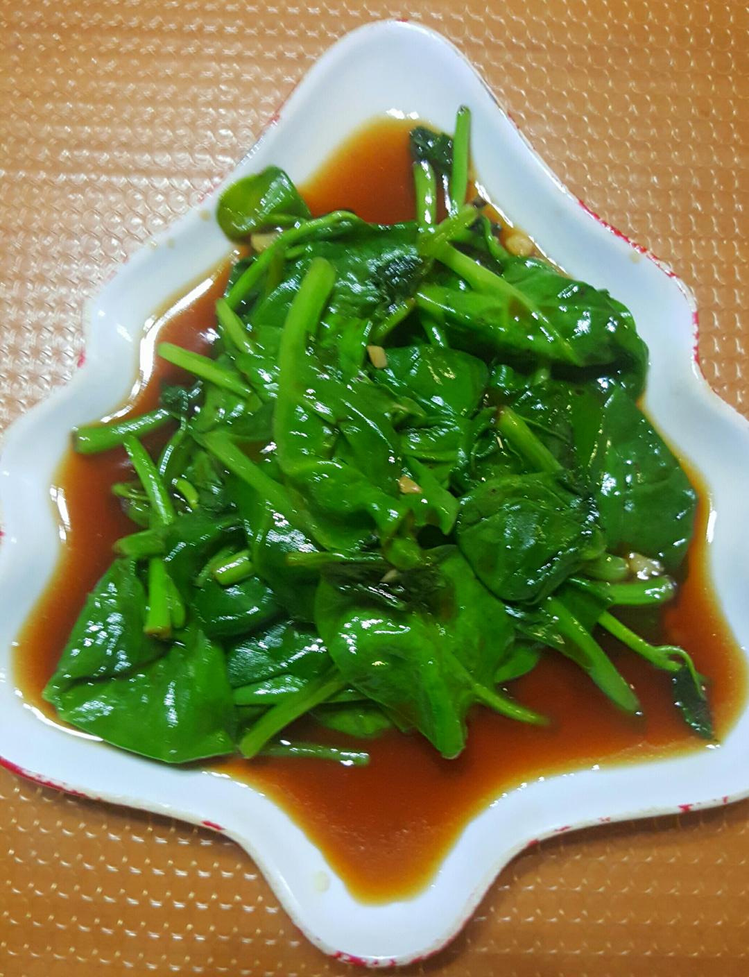 匆匆如烟做的红烧木耳菜