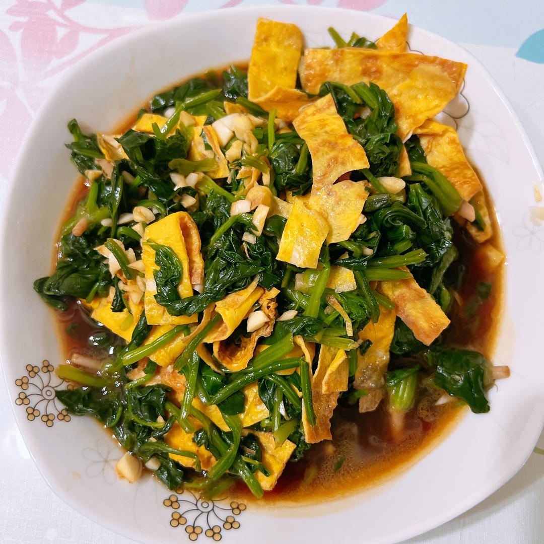 堂妈小厨——鸡蛋皮拌菠菜