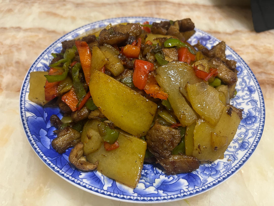 五花肉干煎土豆