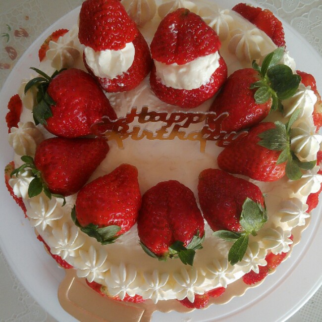 小雨甜品做的草莓生日蛋糕