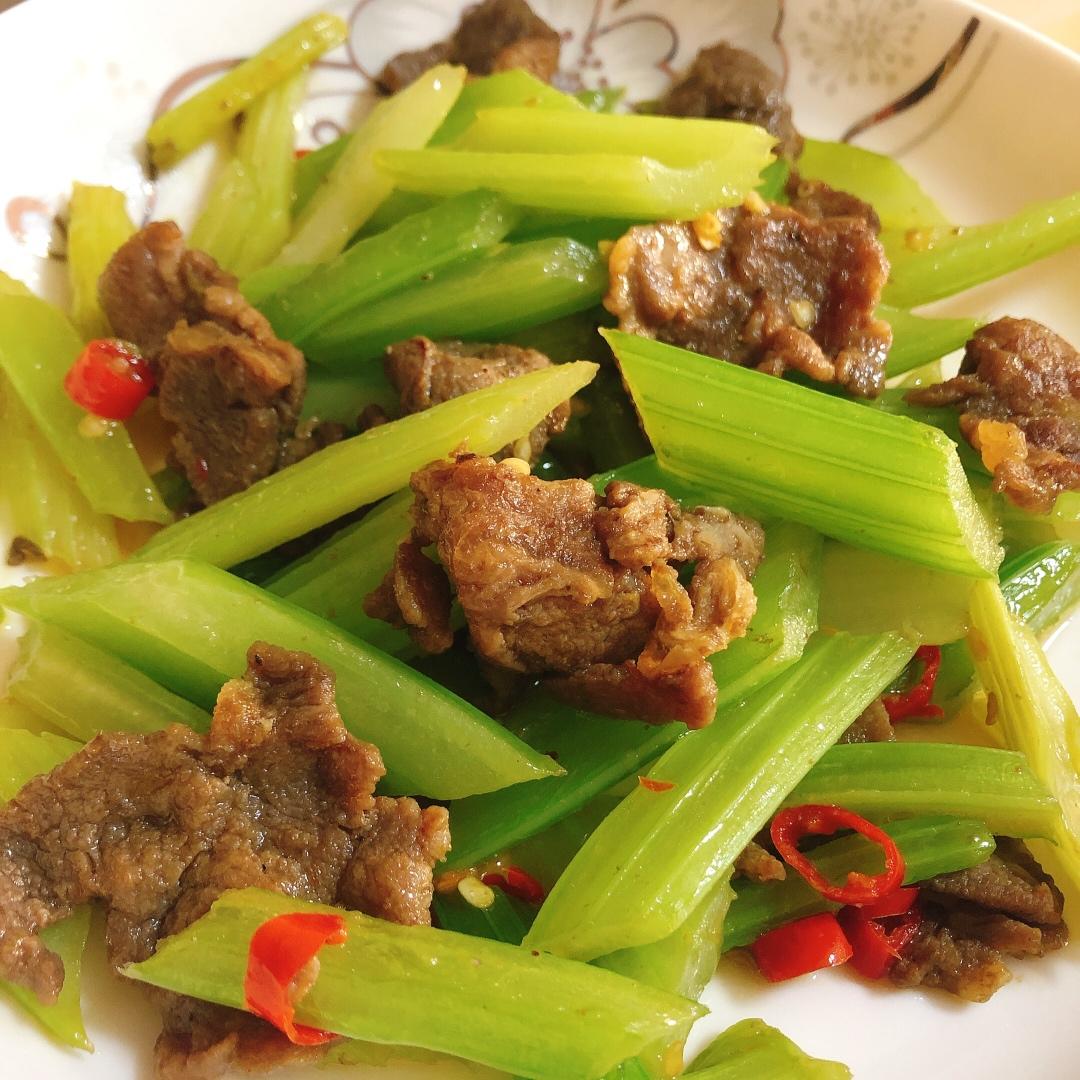 芹菜炒牛肉
