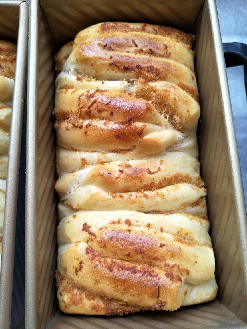 手撕千层肉松面包