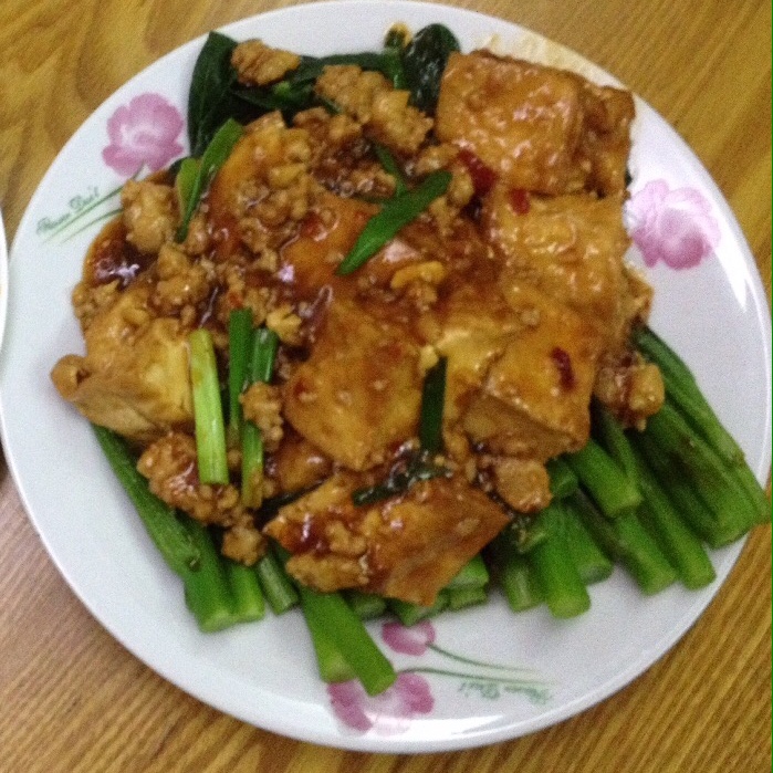 浇汁煎烧豆腐配小油菜