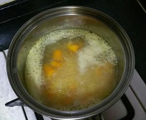 黄金南瓜二米粥的做法 步骤3
