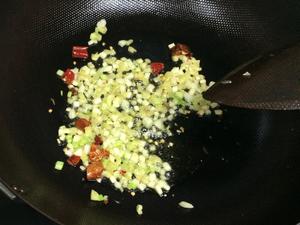 《昨日的美食》之茄子、青椒和猪肉的味噌热炒的做法 步骤7