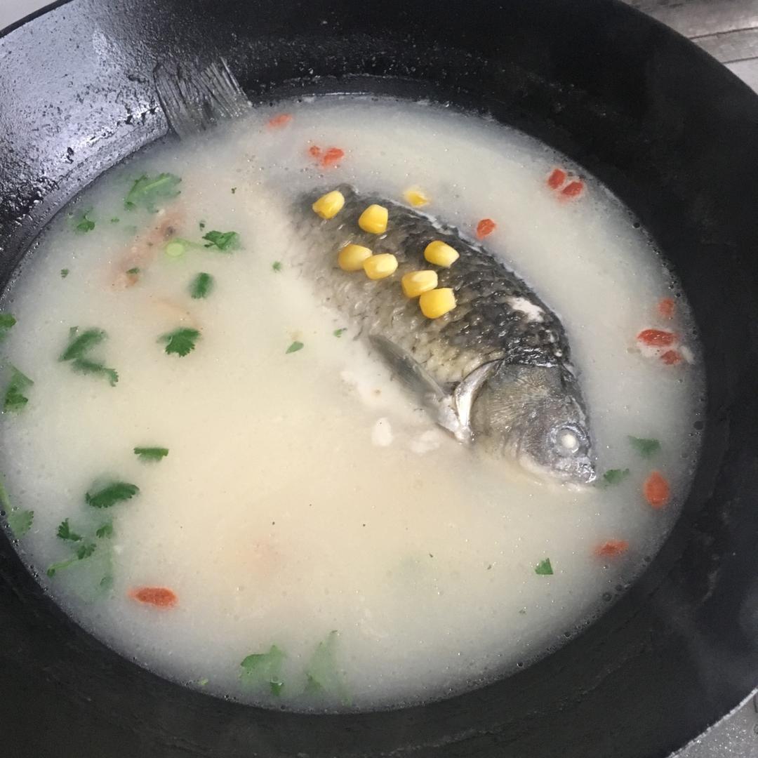 玉米鲫鱼汤
