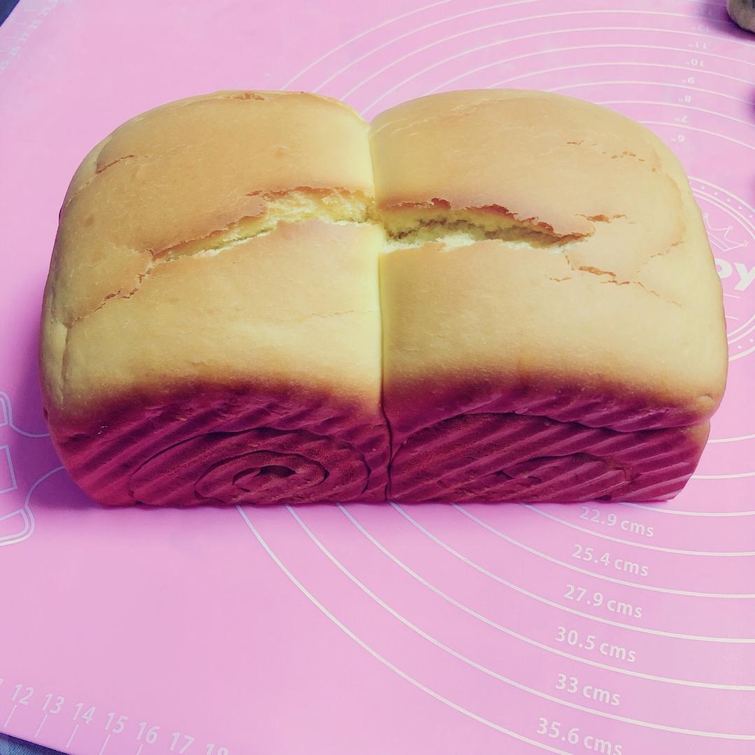 用烤箱自己做面包--手工牛奶吐司面包