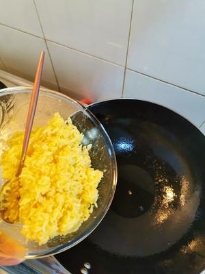 黄金什锦炒饭，颗颗松散粒粒金黄的做法 步骤7