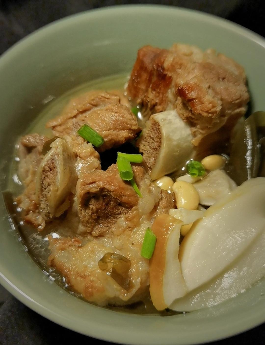 黄豆海带排骨汤