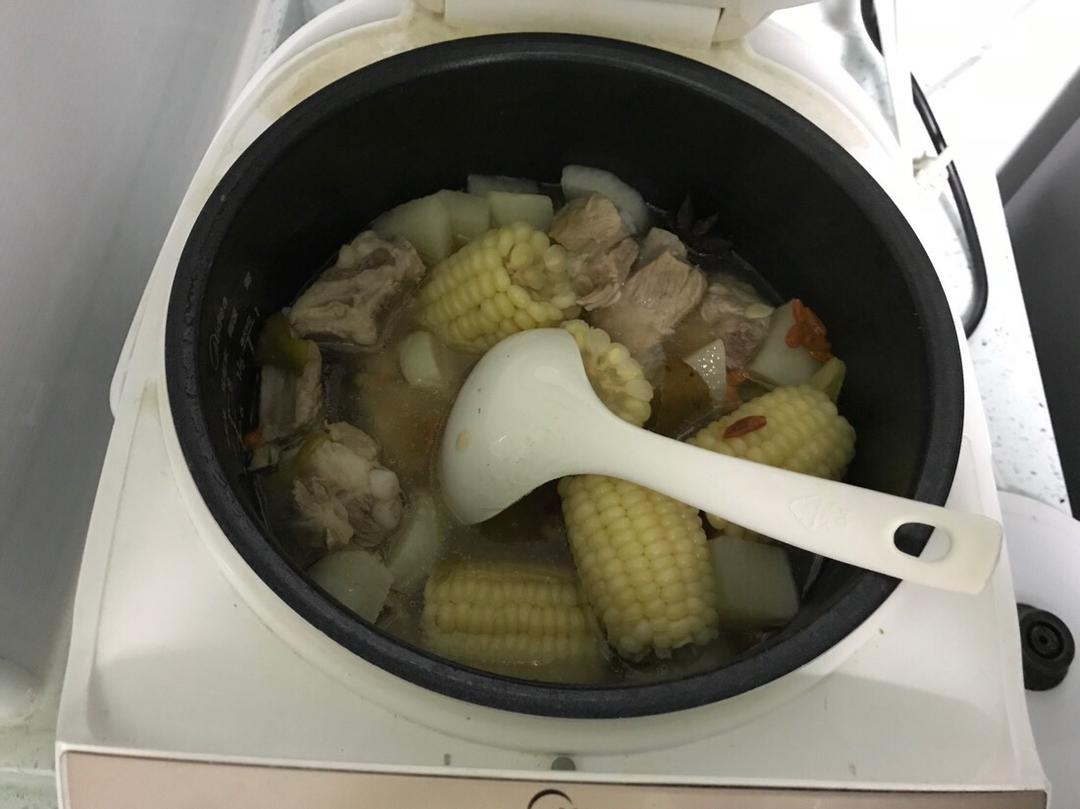 排骨玉米汤