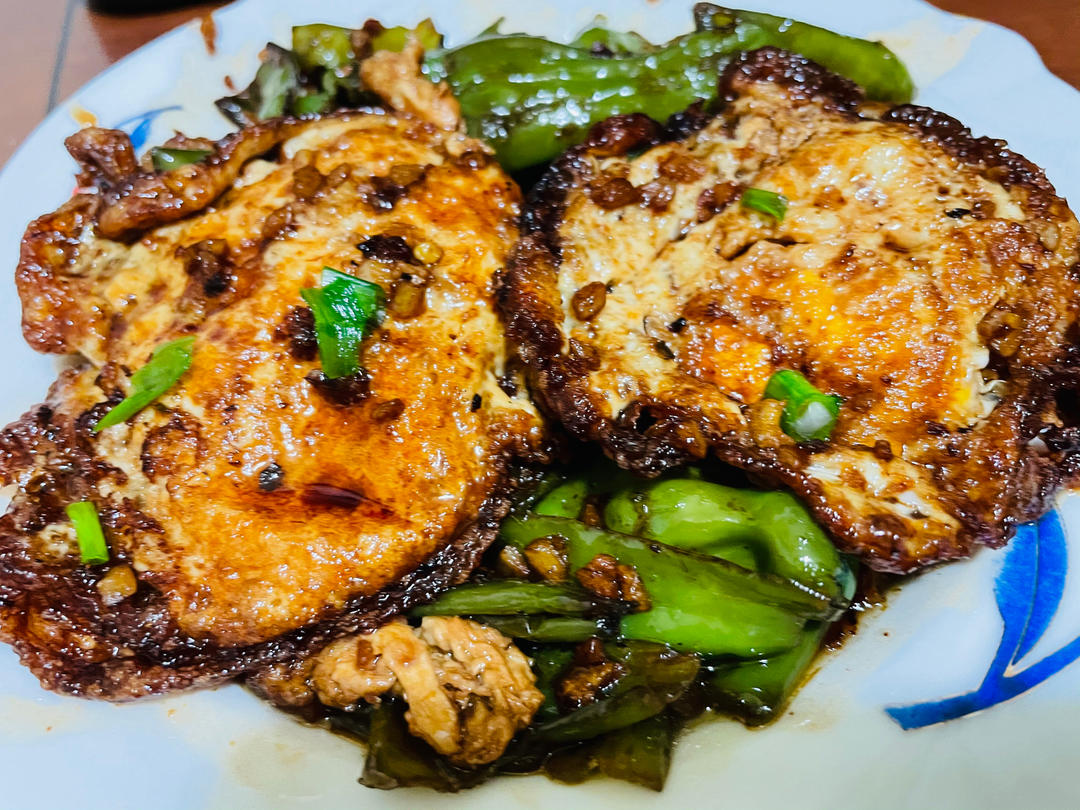 下饭神器:虎皮青椒荷包蛋