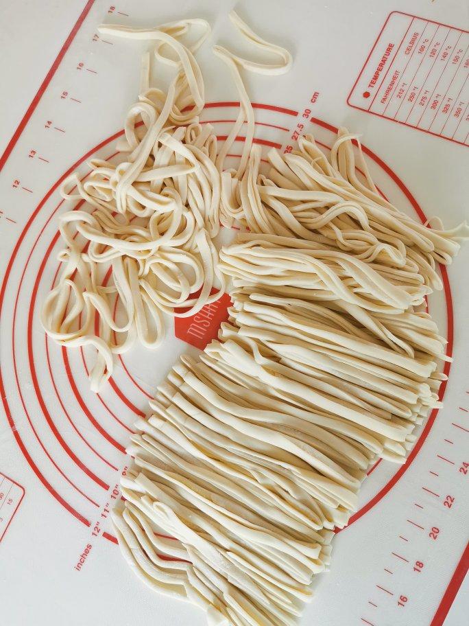 快手纯手工擀面条