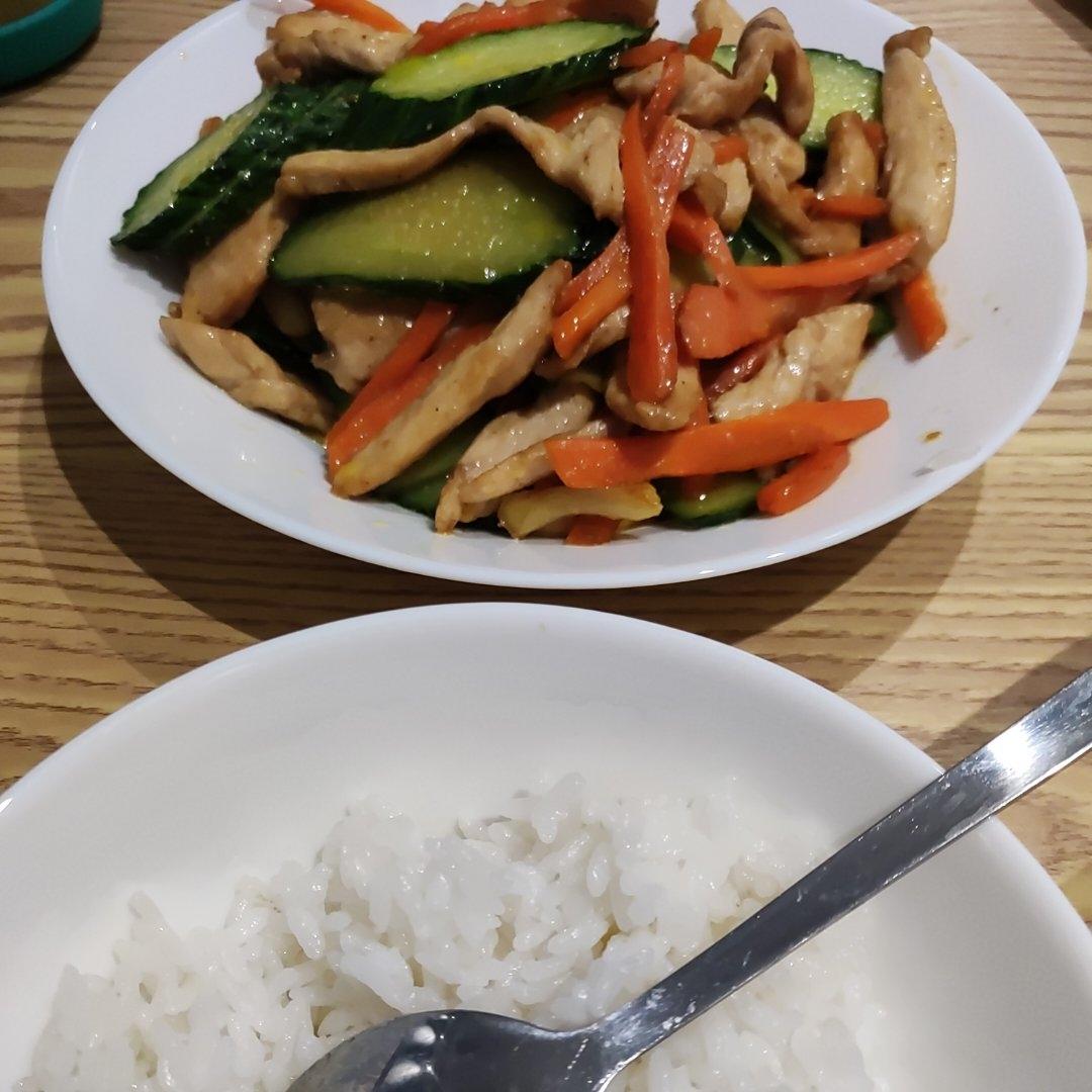 青瓜胡萝卜炒肉丝