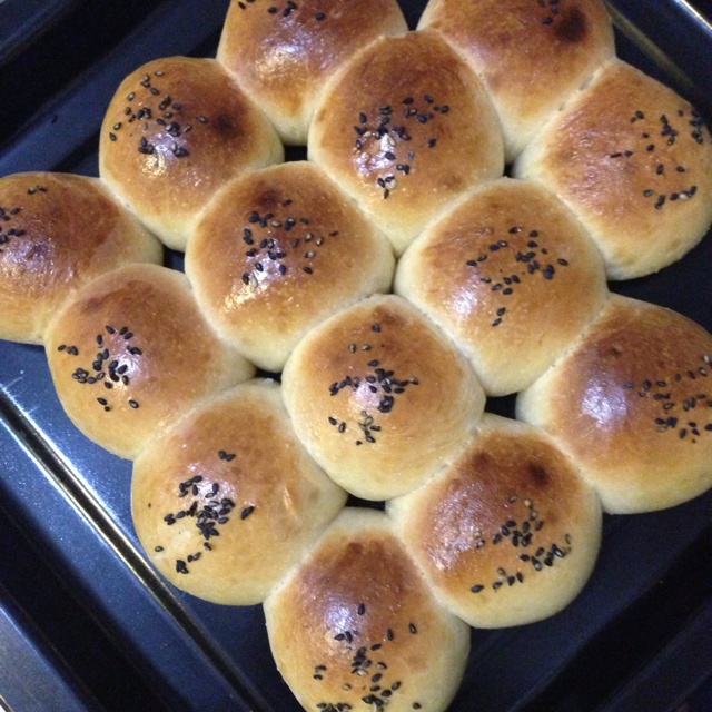 大人小孩都爱不释口的【蜂蜜牛奶小餐包】