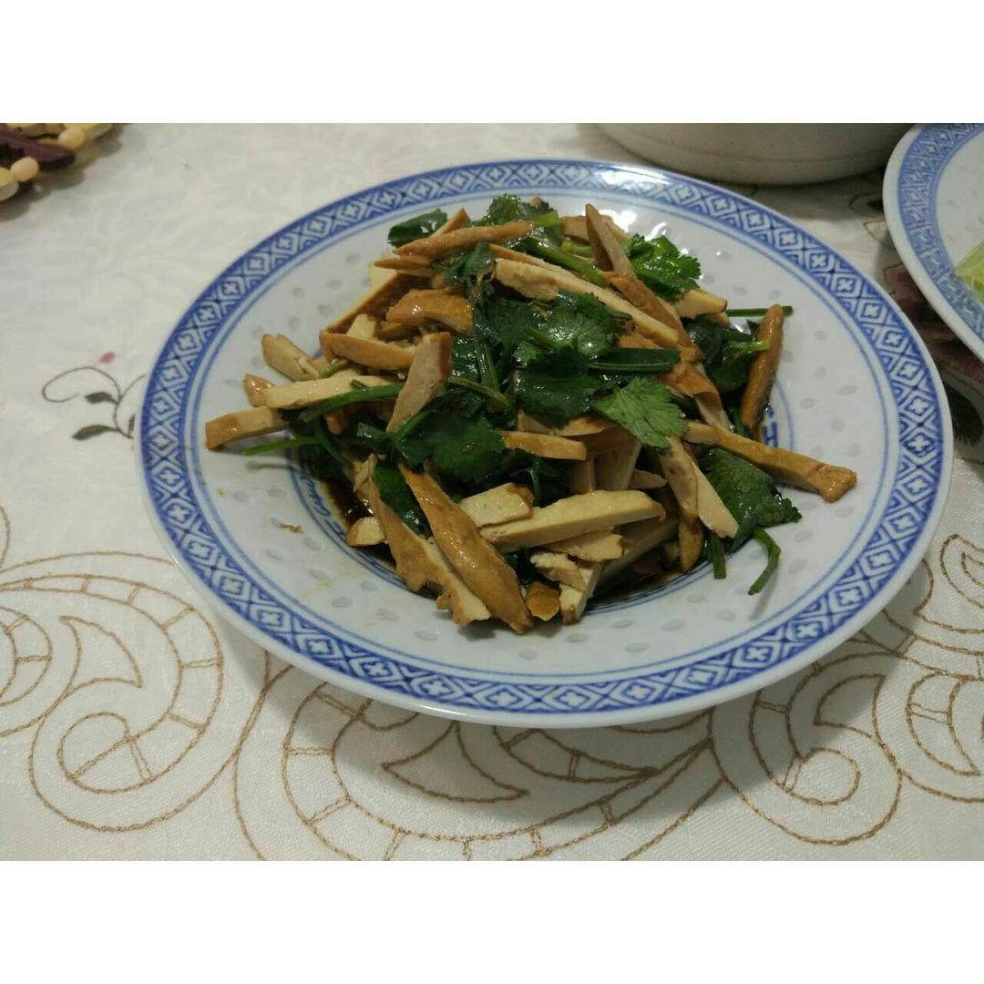 豆腐干拌香菜
