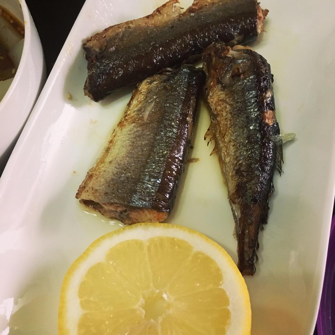 煎秋刀鱼