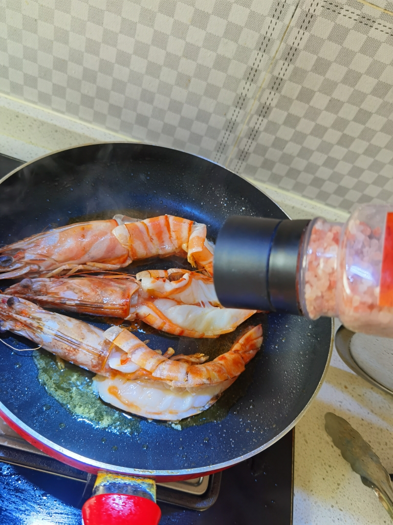 铁锅锁鲜半焗超大斑节虾的做法 步骤7