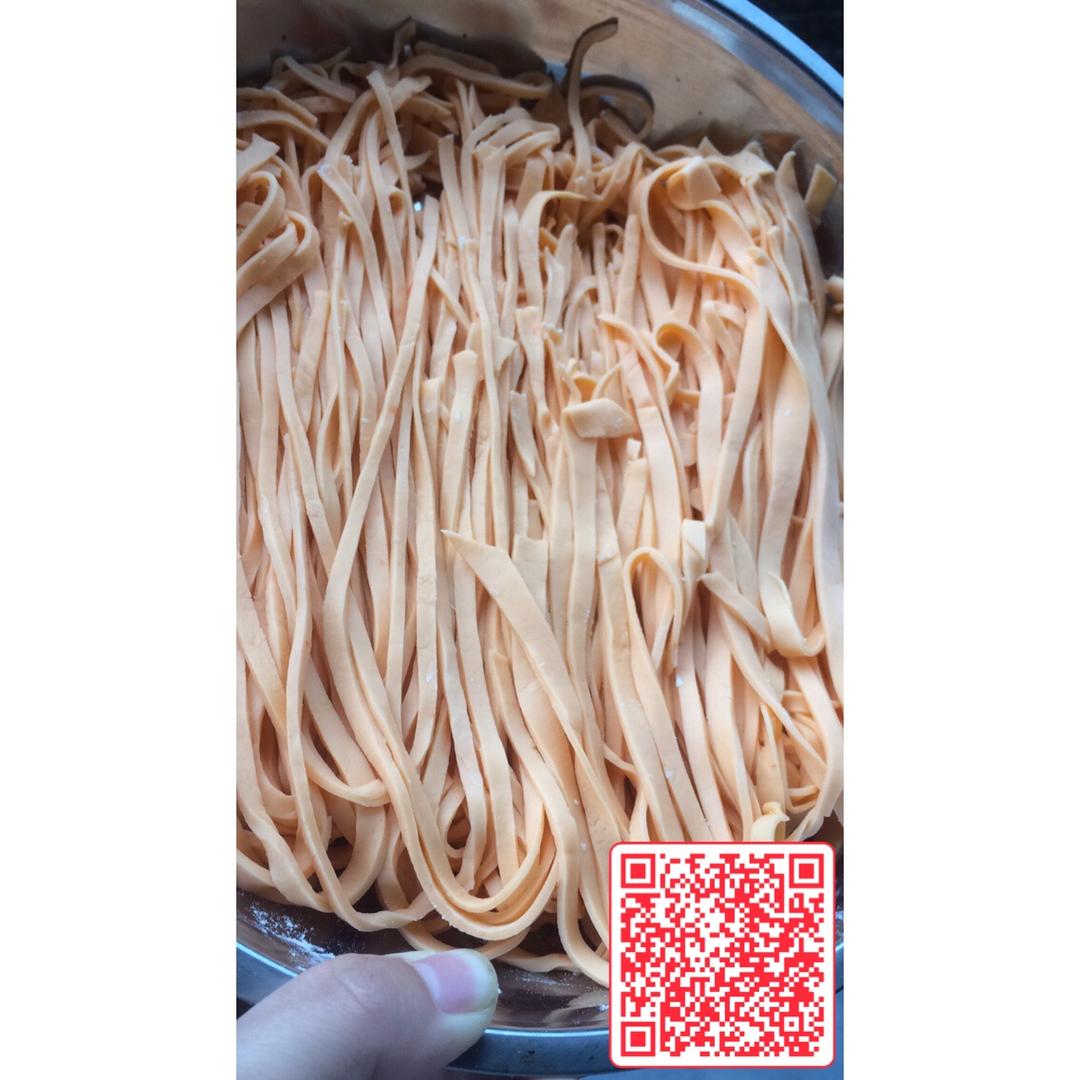 手工胡萝卜面条