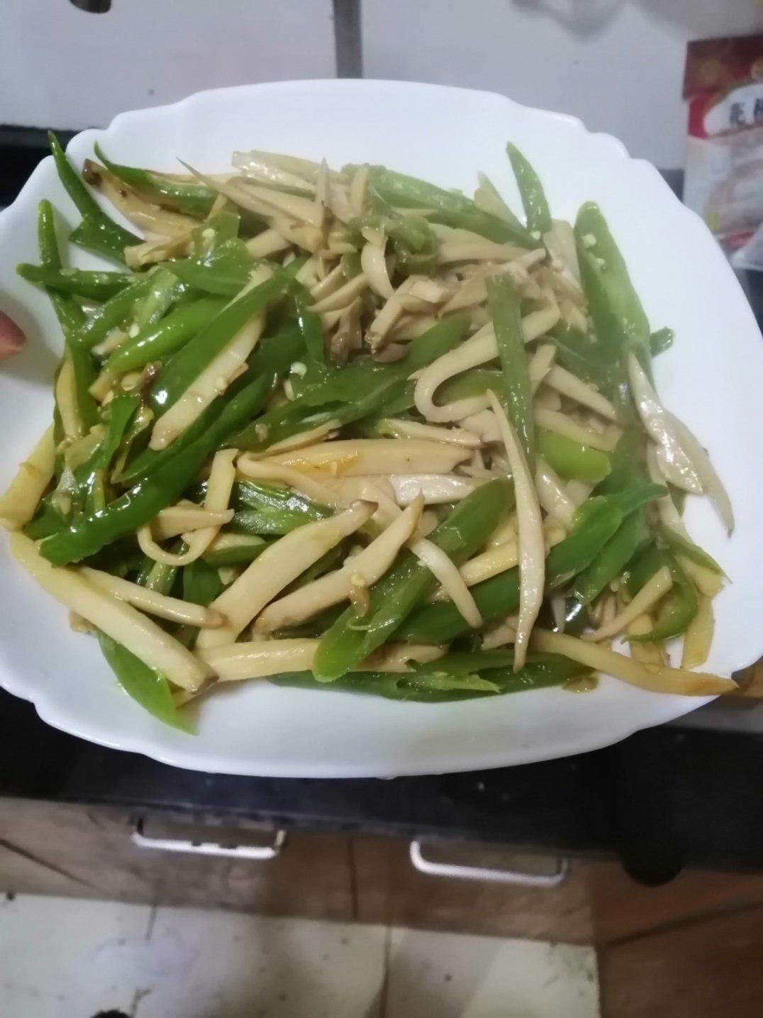 青椒素炒杏鲍菇