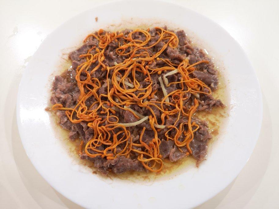 神经喵的小厨房做的鲜百合虫草花蒸牛肉