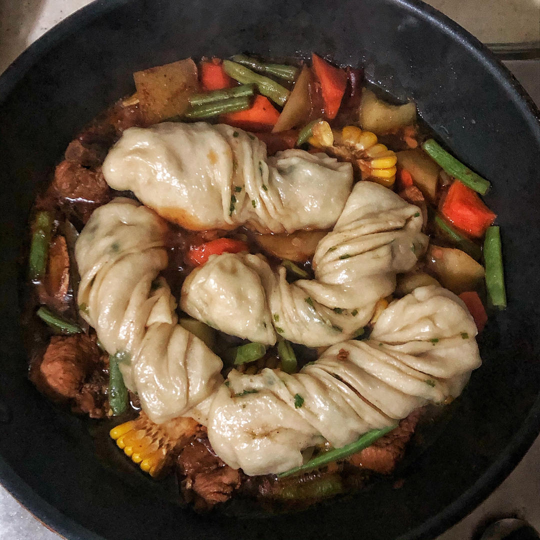 一锅出-豆角土豆玉米五花肉卷子
