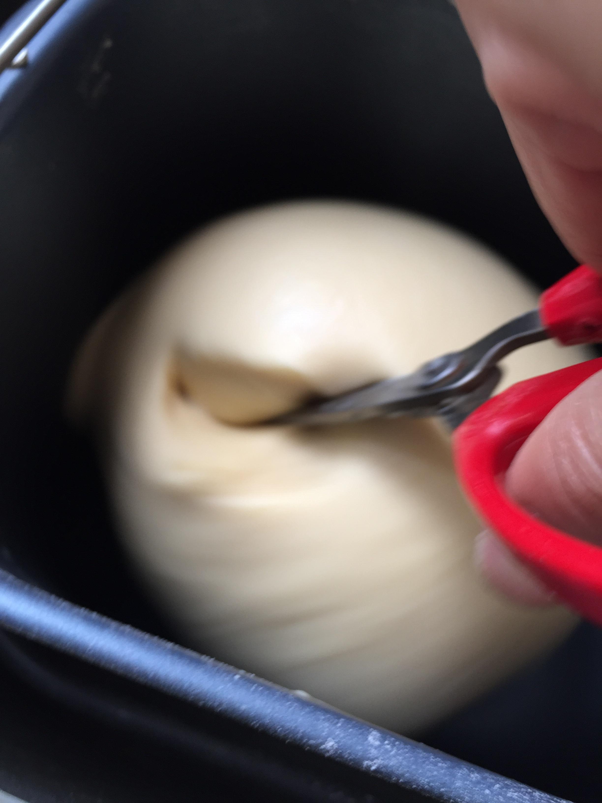 面包机8分钟剪刀出膜法的做法 步骤1