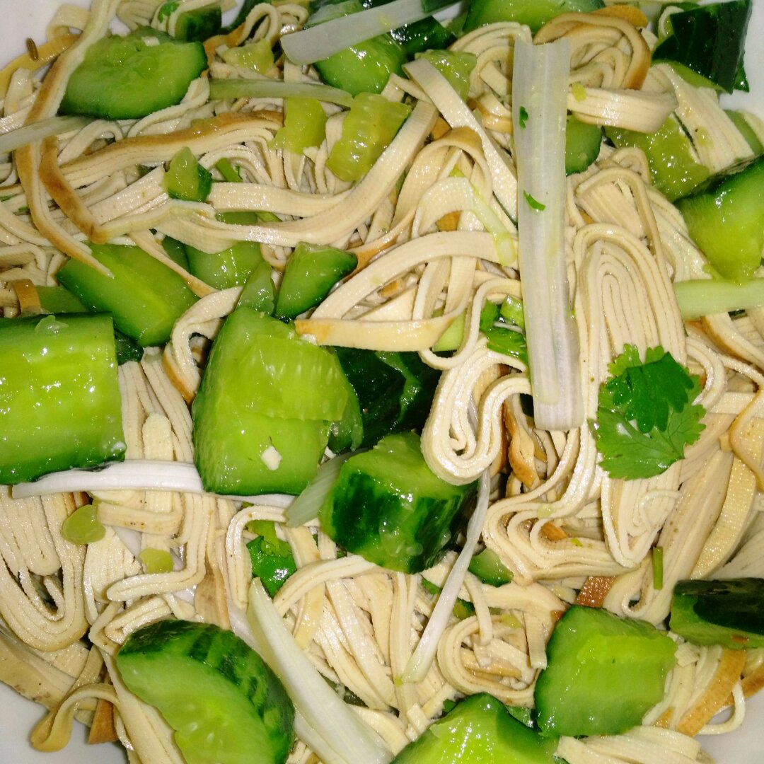 黄瓜拌豆腐皮