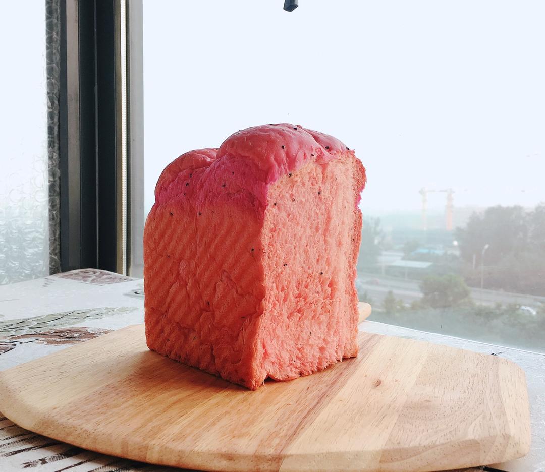 绵软火龙果吐司