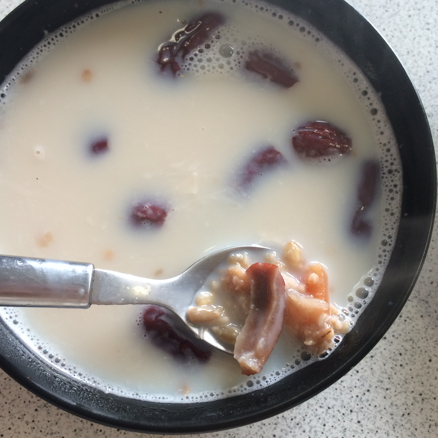 牛奶红枣燕麦粥（懒人早餐）