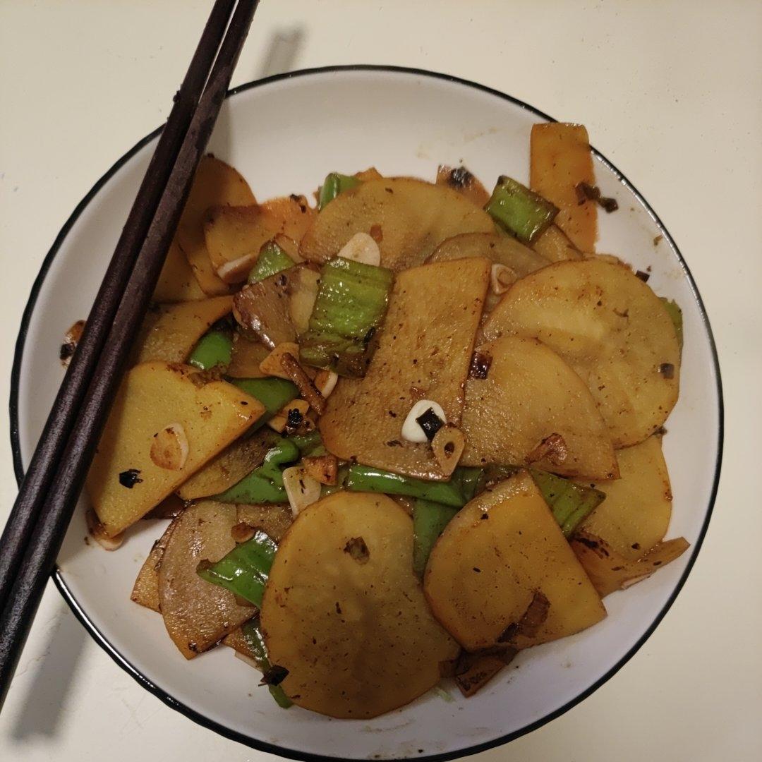比肉都好吃的青椒炒土豆片😋简单又美味❗️