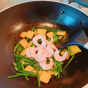 减脂餐/南瓜韭菜苔炒虾仁的做法 步骤6