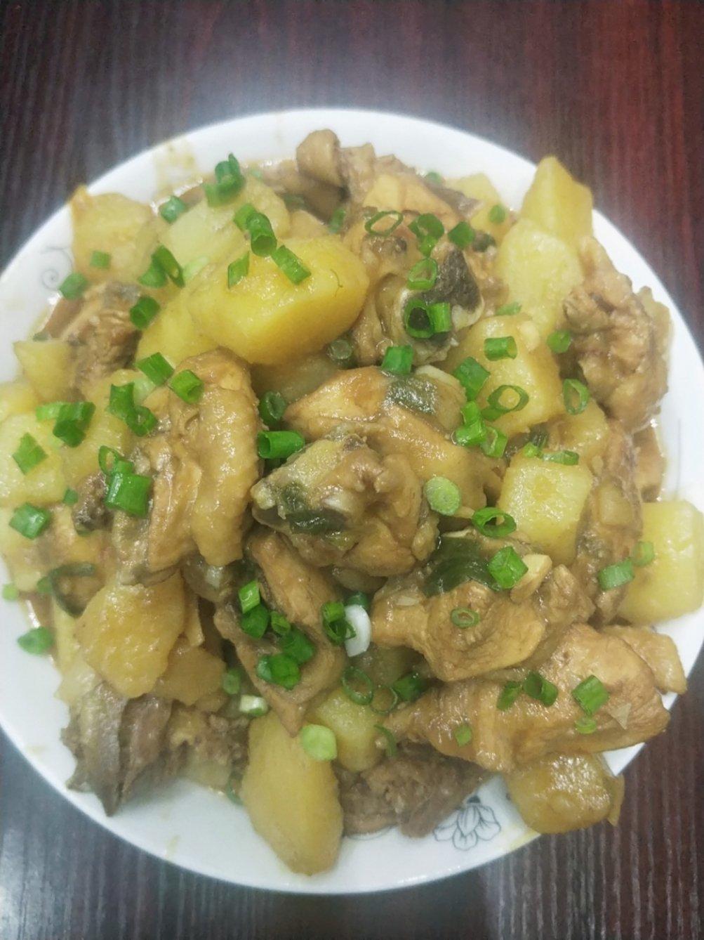 土豆炖鸡大腿