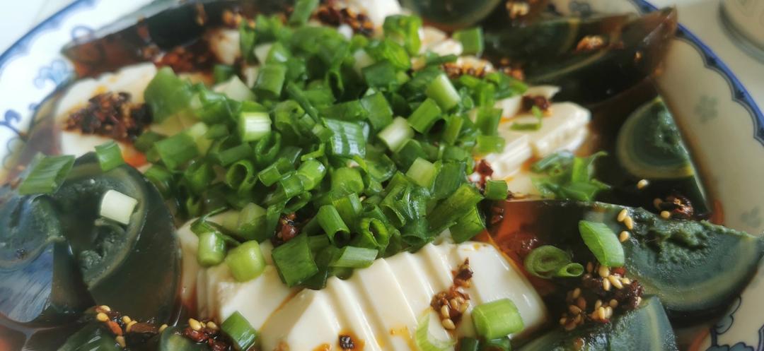 皮蛋拌豆腐