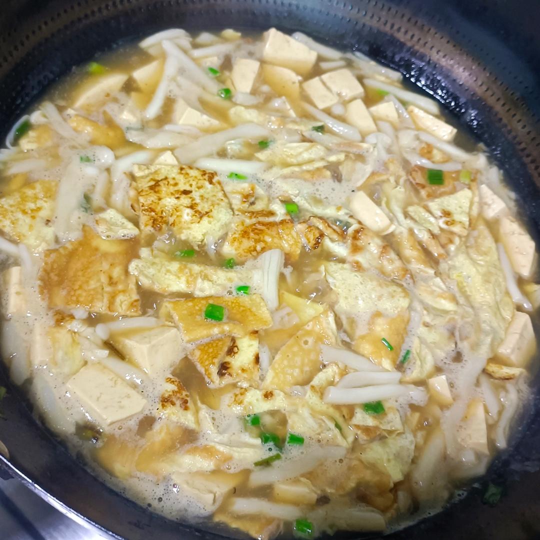 海鲜菇豆腐汤，超简单，晚上喝一碗暖暖的🍲