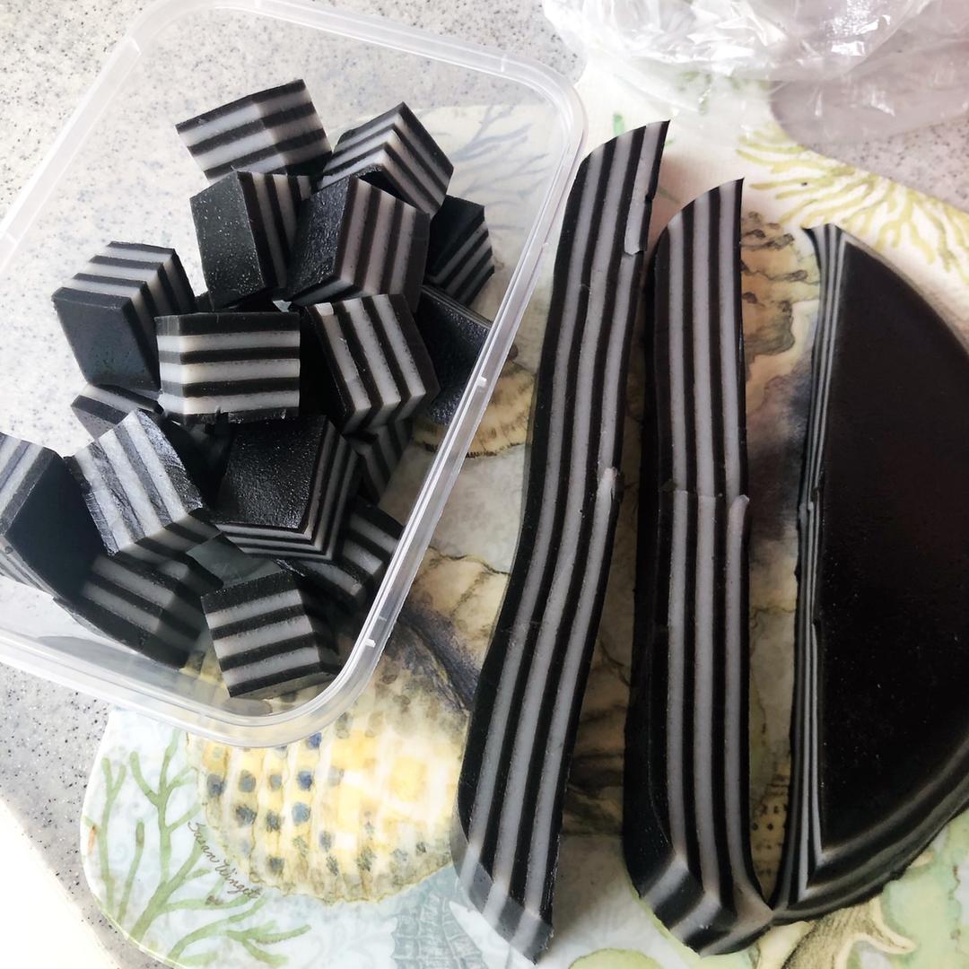 黑芝麻千层椰汁糕