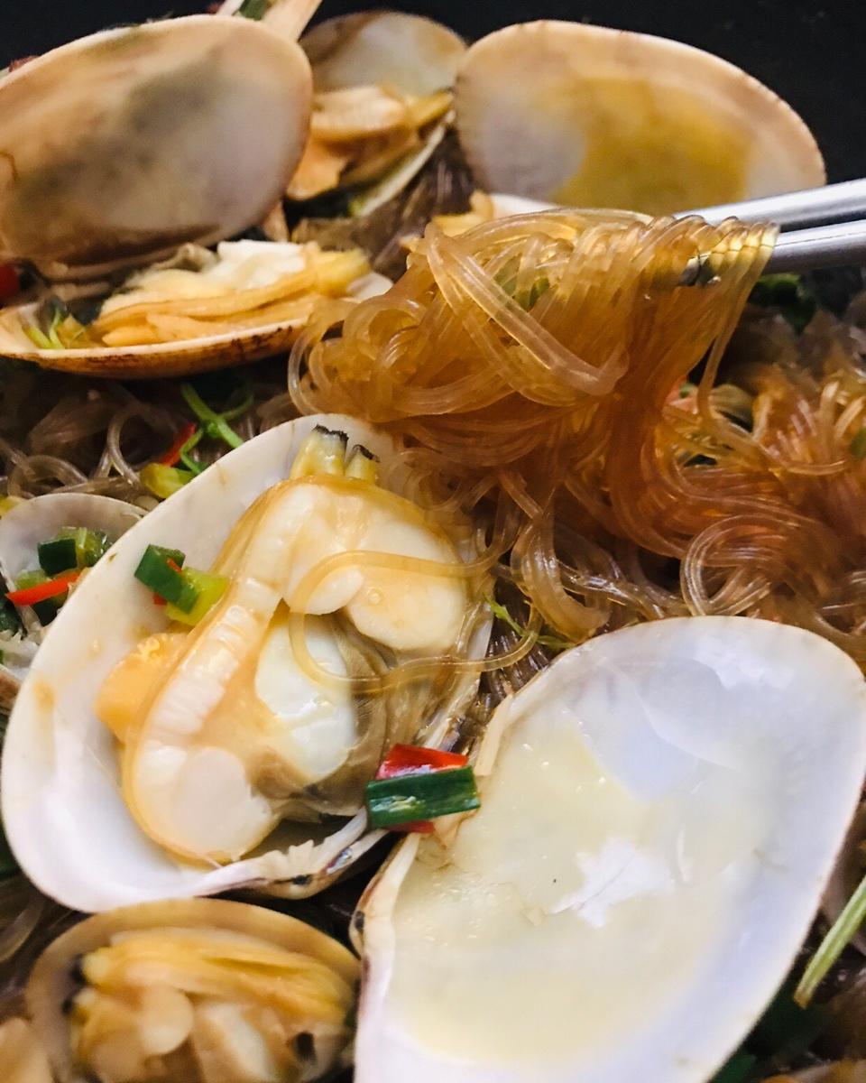 家常美味花蛤粉丝煲