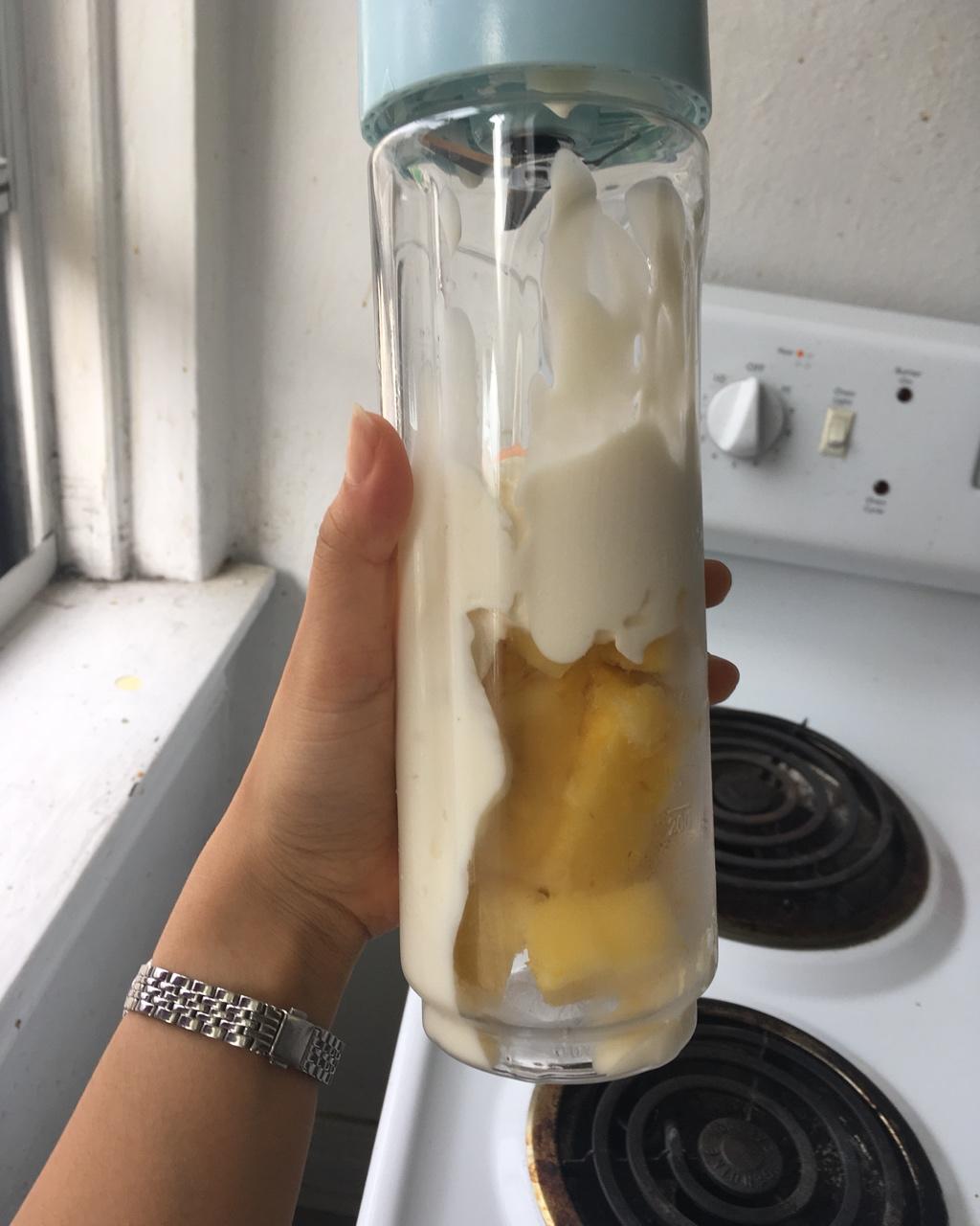 菠萝酸奶昔