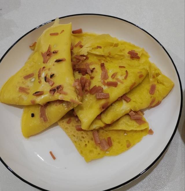 火腿肠葱花鸡蛋饼
