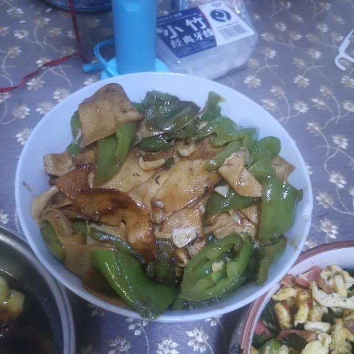 不用厨艺的尖椒干豆腐