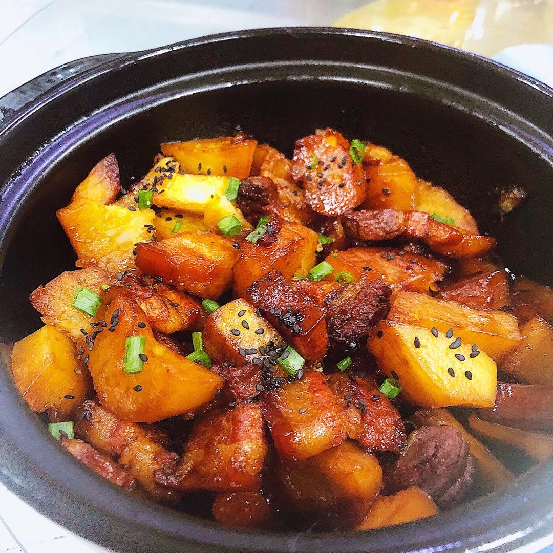 五花肉炖的土豆