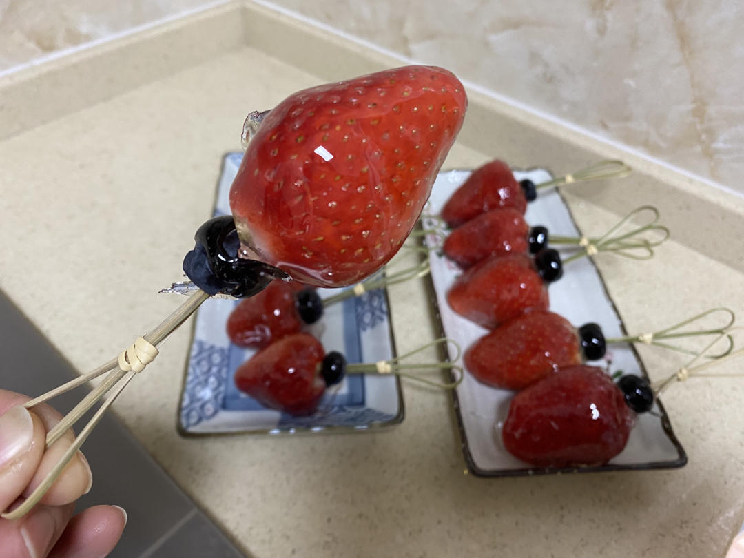 草莓糖葫芦-属于冬天里的甜味小吃