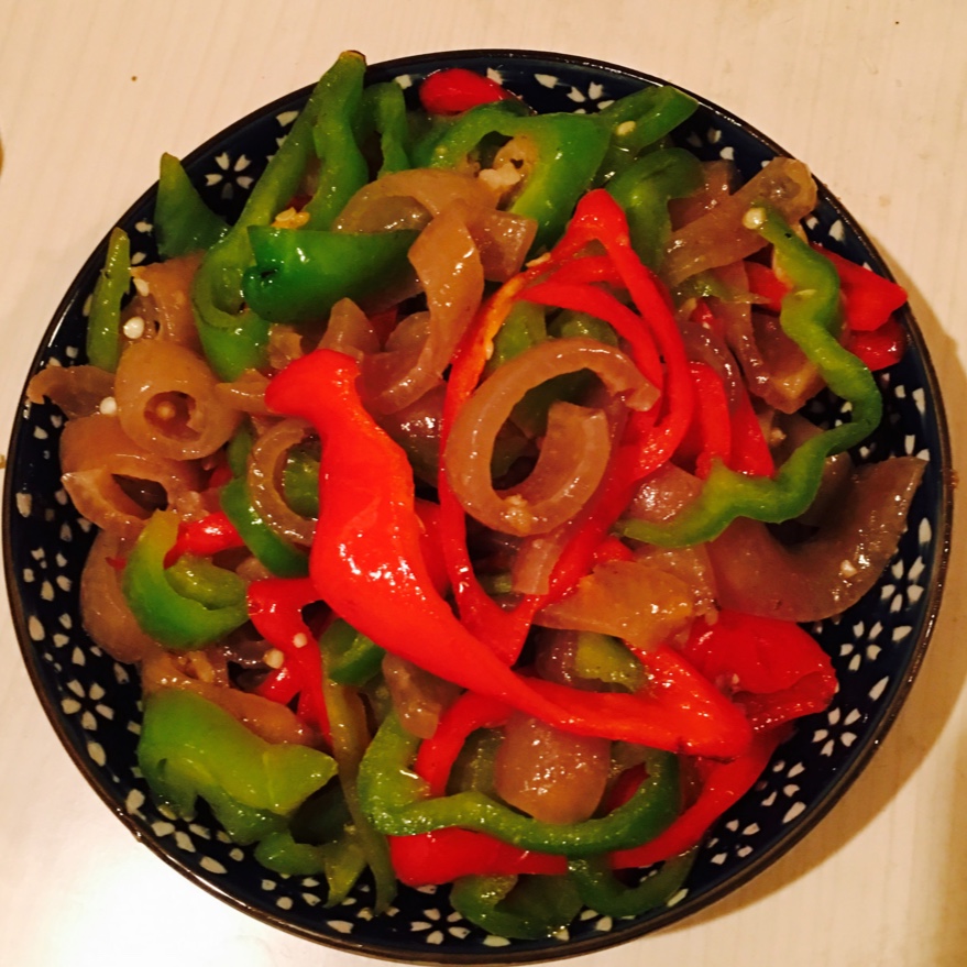 南里个南卷做的尖椒炒肉皮