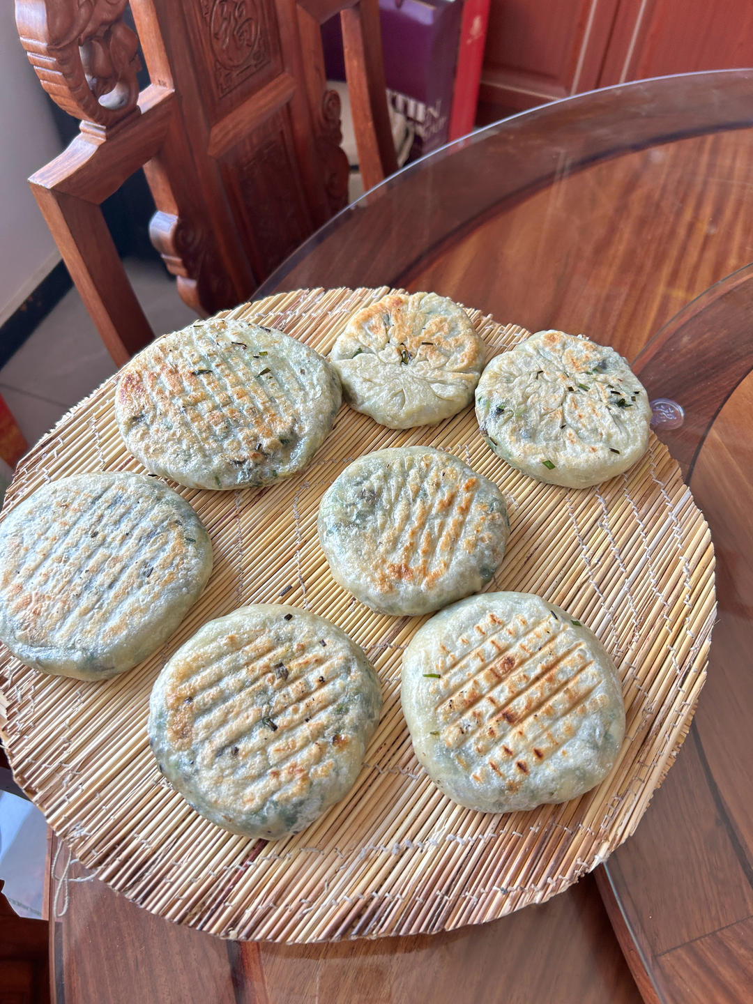 薄皮韭菜馅饼，不发面不烫面，这样做，香喷喷的冷了都好吃