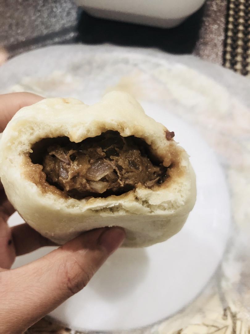鲜美多汁的洋葱牛肉包子