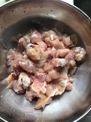 生炒鸡肉，下饭✅的做法 步骤2