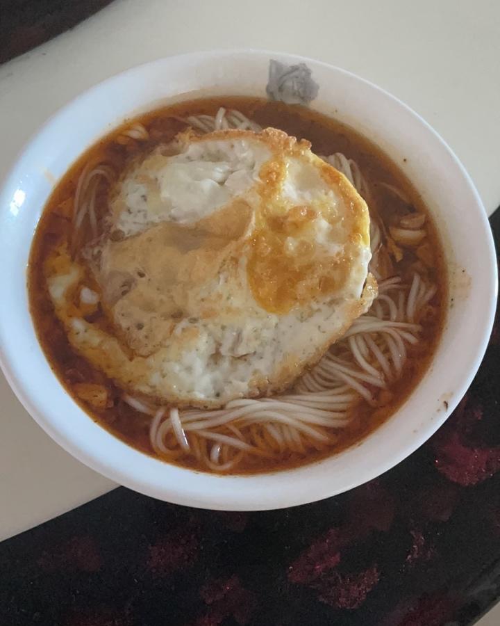 一碗清汤面 🍜 —— 秋日里的治愈系